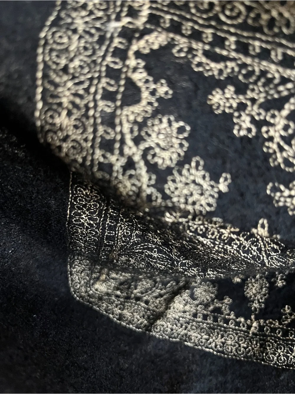 Stunning Kashmir 100% Wool Shawl Stole Black w Gold Silk Thread Full Embroidery